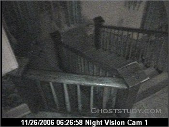 Появление призрака на камере ночного наблюдения
